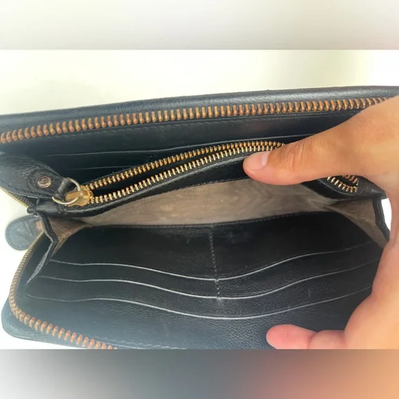 Chloe Elise Long Twist Lock Black and Gold Leather Wallet - Picture 6 of 16